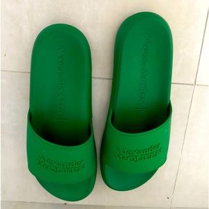 Alexander McQueen GREEN Slides with logo